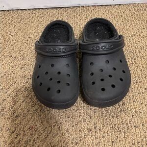Black Fuzzy Crocs Size Women 6